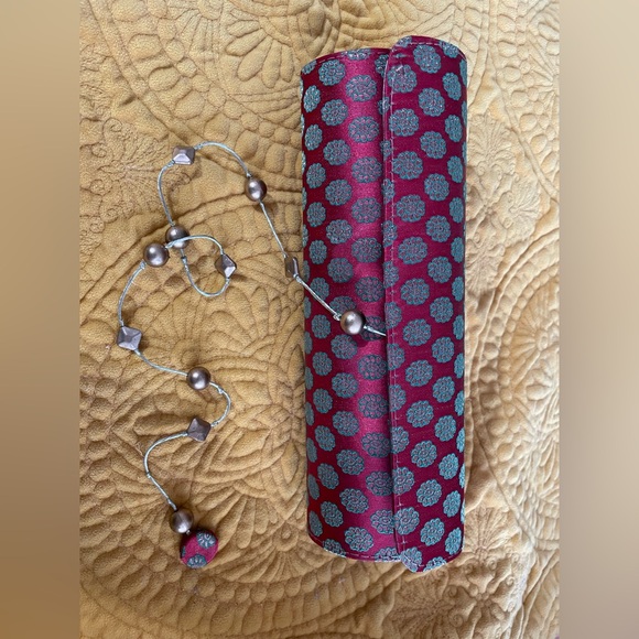 Unique Metro Bagz Cylinder Clutch Bag Purse Great Magnetic Closures Gold Red - Picture 2 of 5